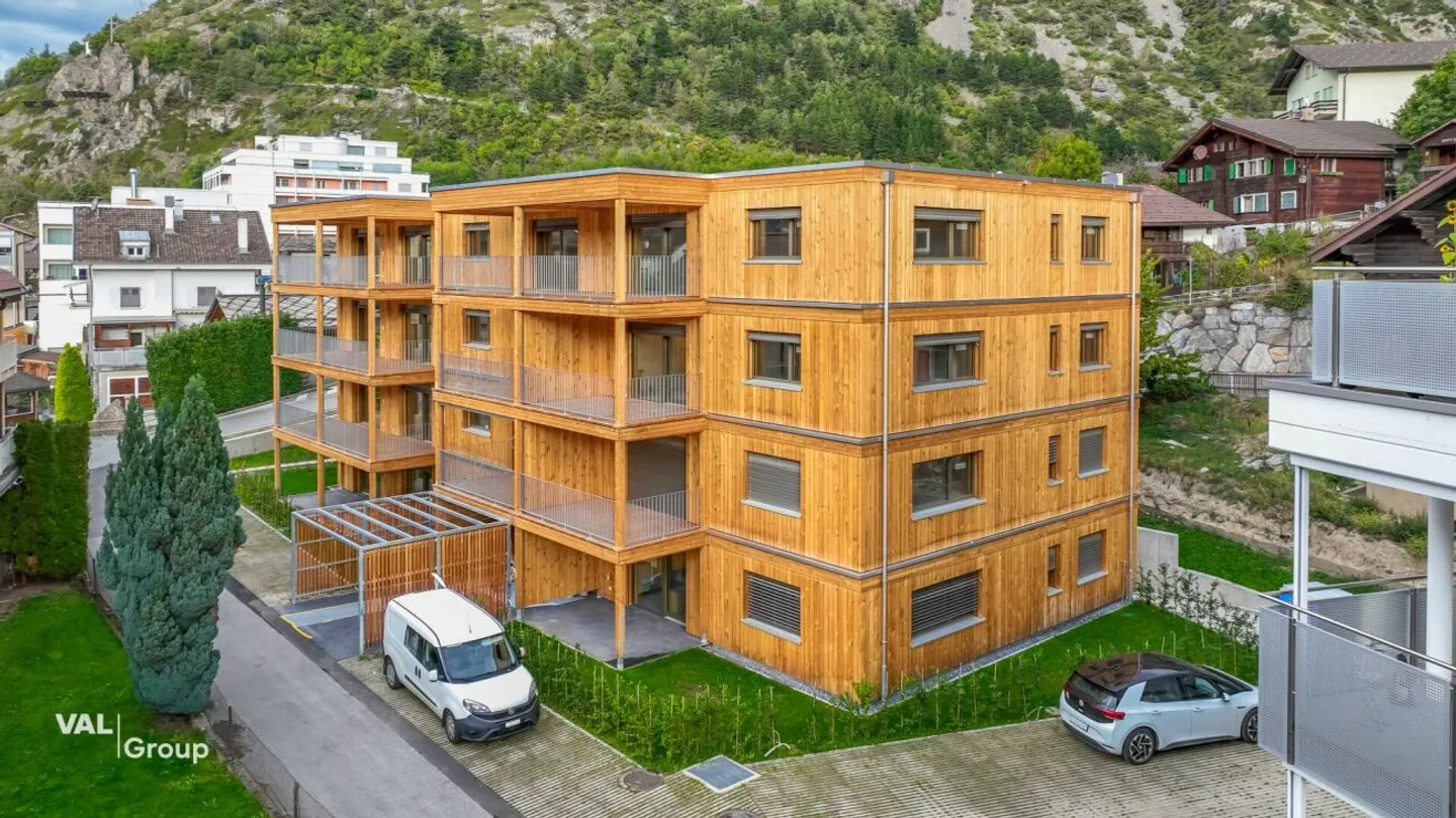 Extraordinary 5.5-room penthouse apartment in Steg - Photo 1 of 13