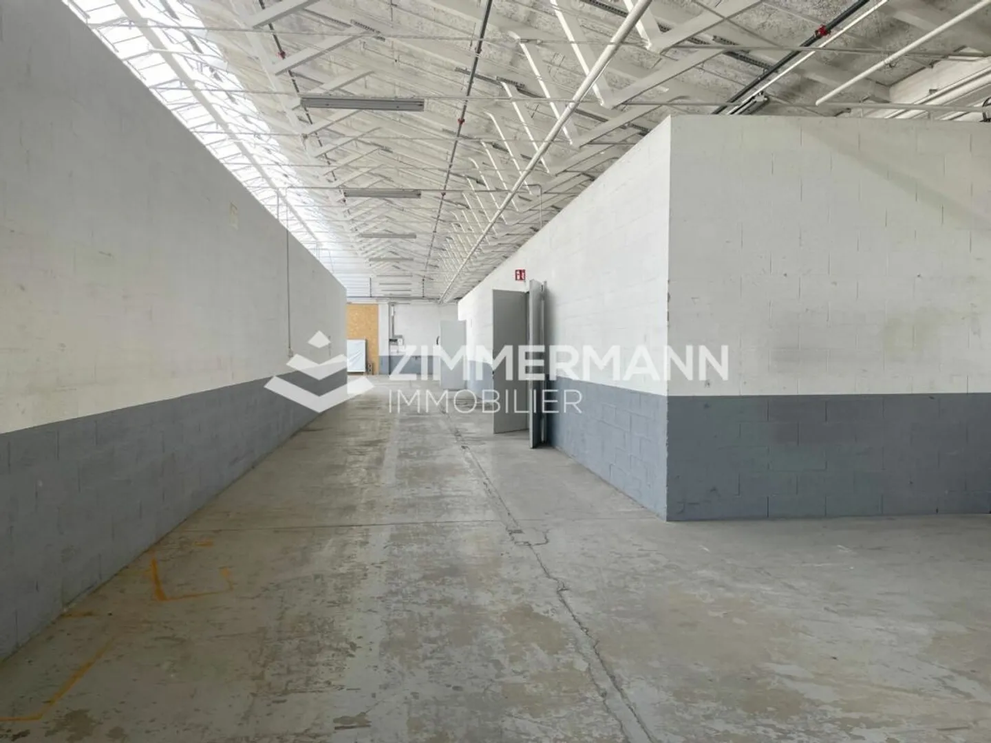 Ampio spazio industriale di 1.020 m² con area esterna a Meyrin - Foto 1 di 5
