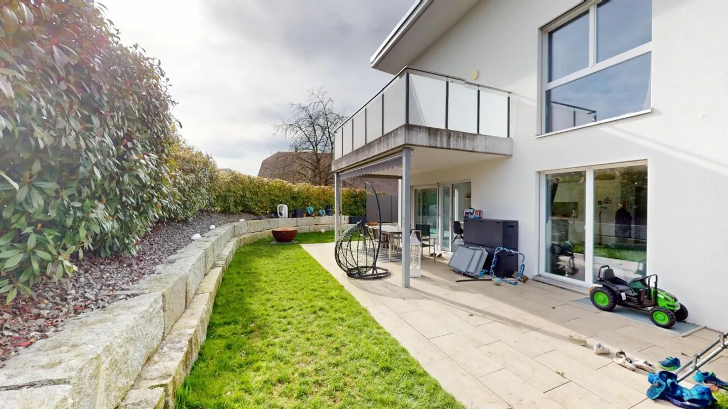 Grosszügiges Familienhaus mit Garten - Foto 7 von 8