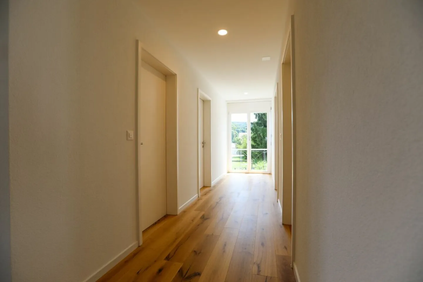 Freshly renovated 4.5-room apartment in a quiet location - Photo 2 of 11