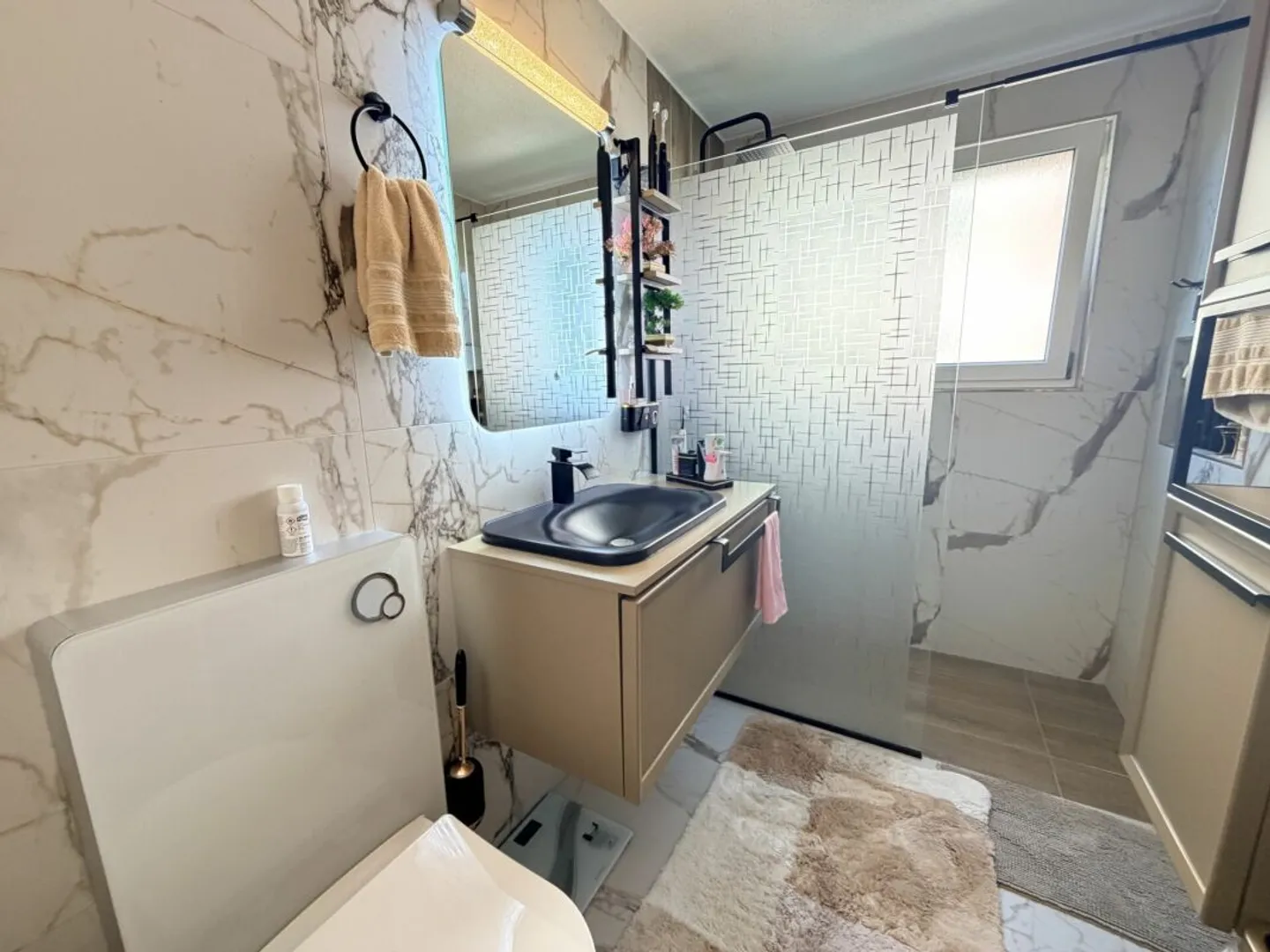 Appartement attrayant de 4,5 pièces avec beaucoup de confort de vie - Photo 9 sur 11