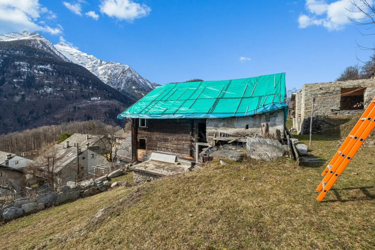 Complesso storico con progetto approvato a Calonico - Foto 2 di 13