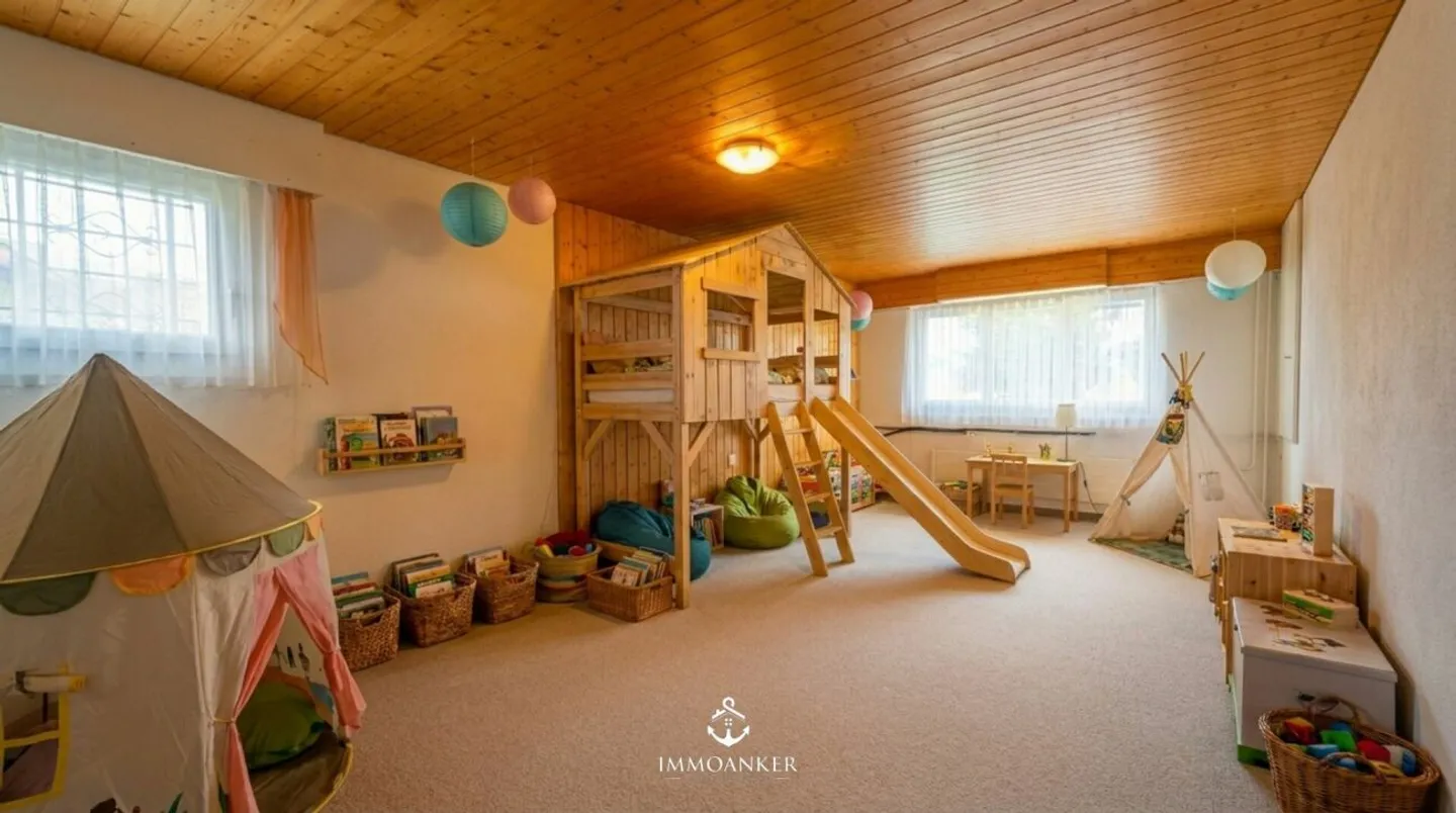 Affascinante casa unifamiliare di 7 stanze con giardino, terrazza e potenziale per appartamento indipendente a Uzwil - Foto 6 di 13