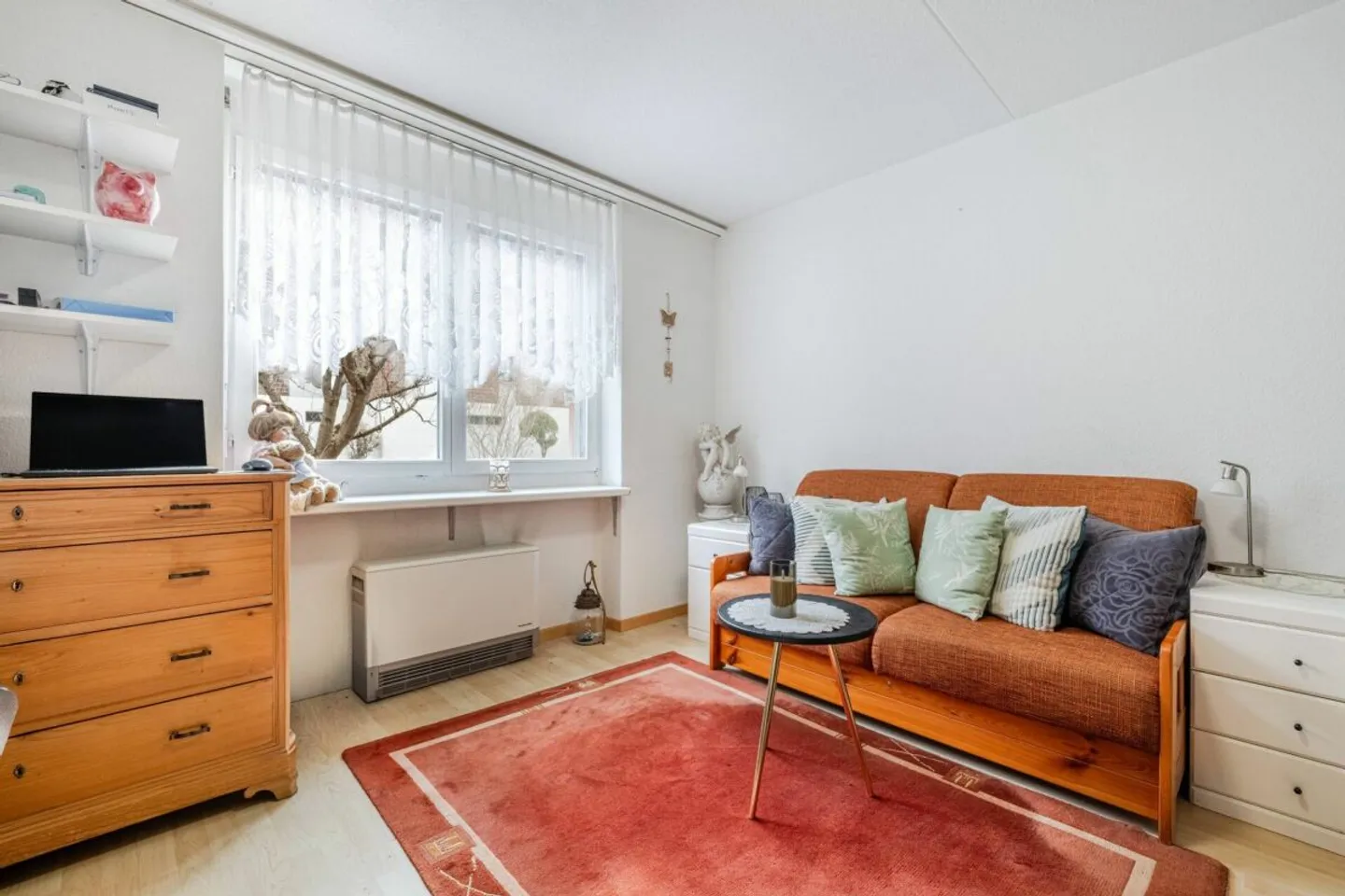 Appartamento 4.5 stanze ristrutturato con stile in una zona residenziale tranquilla di Uzwil - Foto 6 di 11