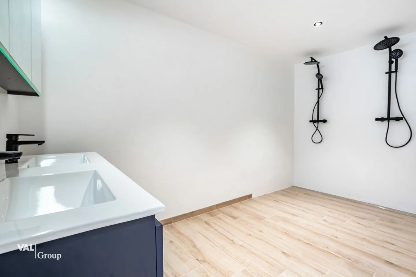 Modern architecture and stunning view of the Valais Alps - Photo 12 of 13