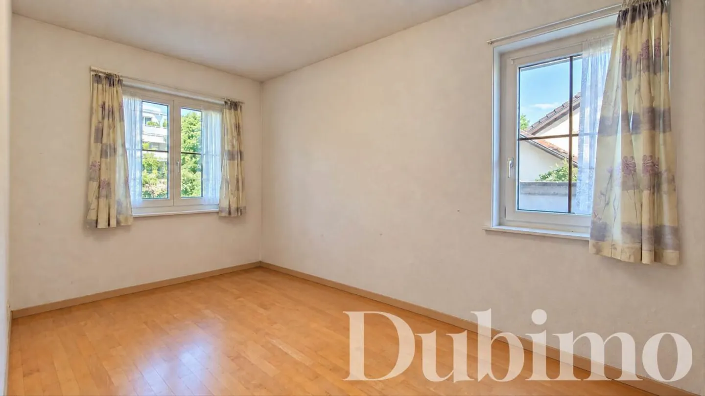 MAISON FAMILIALE DE 8.5 PIÈCES AVEC GRAND JARDIN À COTTENS - Foto 8 von 13