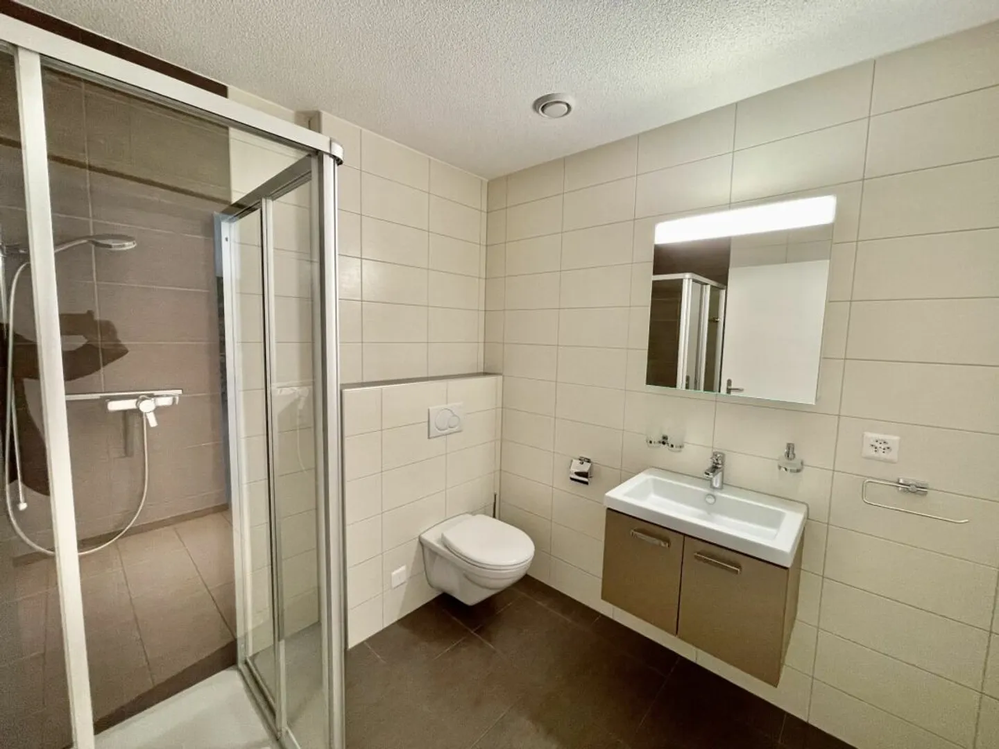 Modern 4.5 Room Apartment with Terrace & Lift in Luterbach - Photo 11 of 13