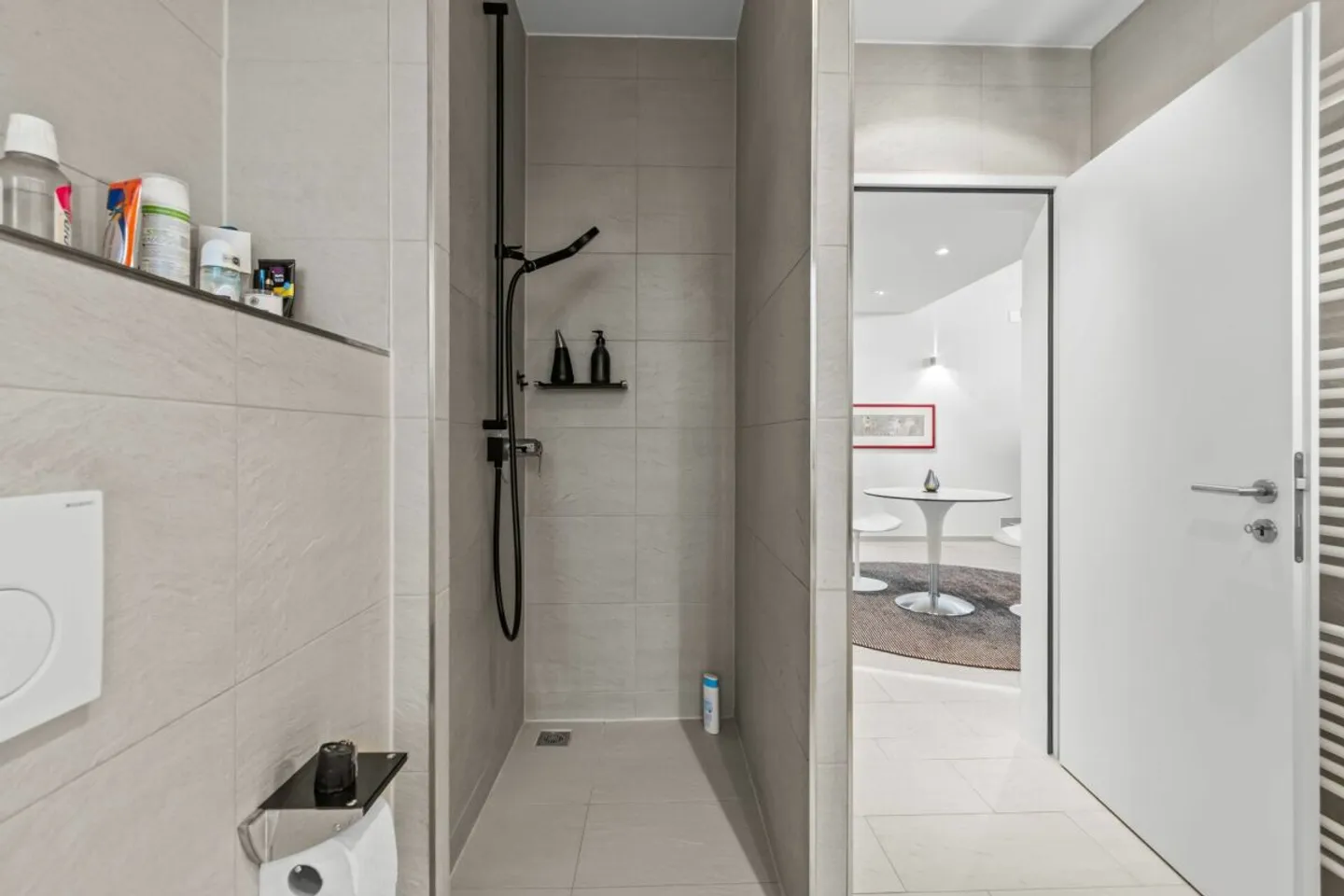 LUMINA LAKE | Grosszügige 4.5-Zi.-Maisonette mit Seesicht, beeindruckender Raumhöhe und Aussenpool - Foto 10 von 13