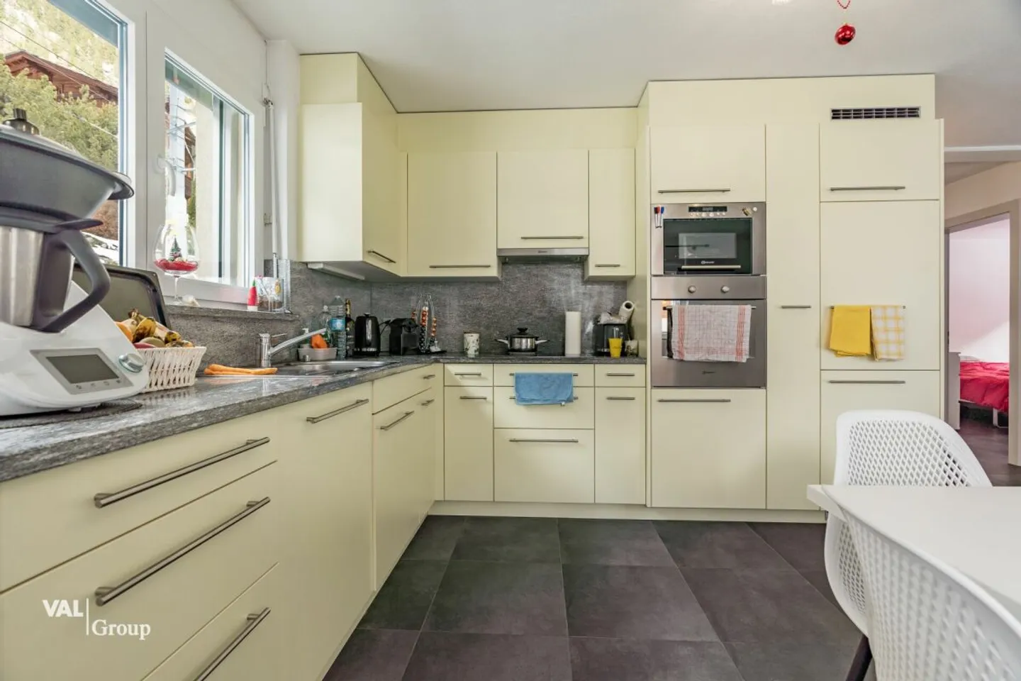 Spacious house with two units and building plot - Photo 5 of 13