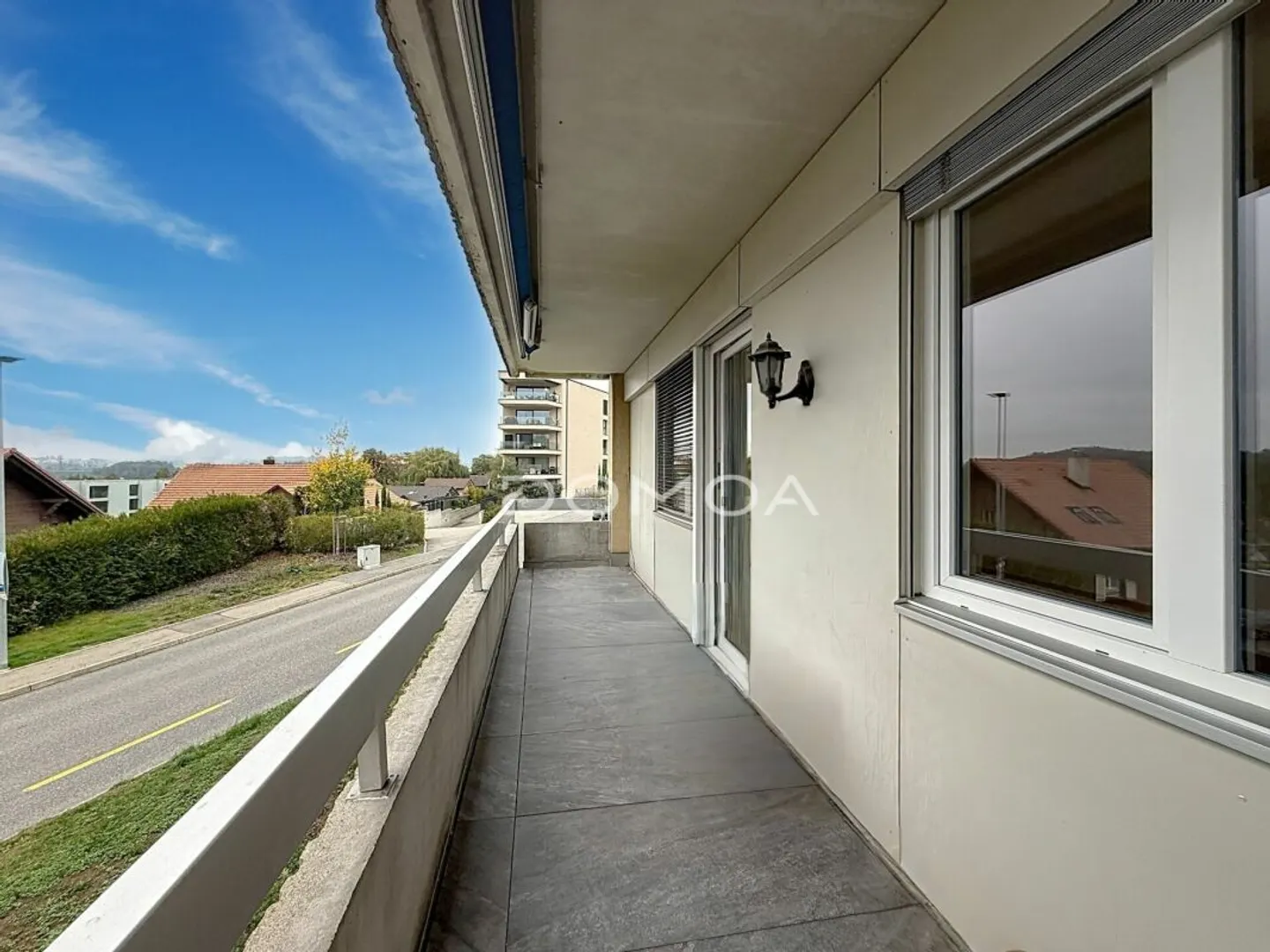 Appartamento ristrutturato di 3,5 locali, luminoso con balcone e piscina - Foto 11 di 13