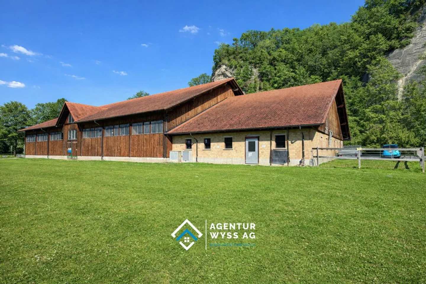 Locataire recherché ! Halle d'équitation Burgdorf incluant le manège - Photo 1 sur 9