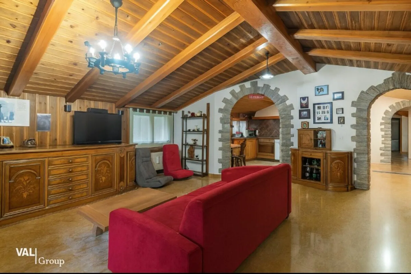 Interessante casa residenziale/commerciale a Gondo - utilizzo versatile, vicino al confine con l'Italia - Foto 1 di 10