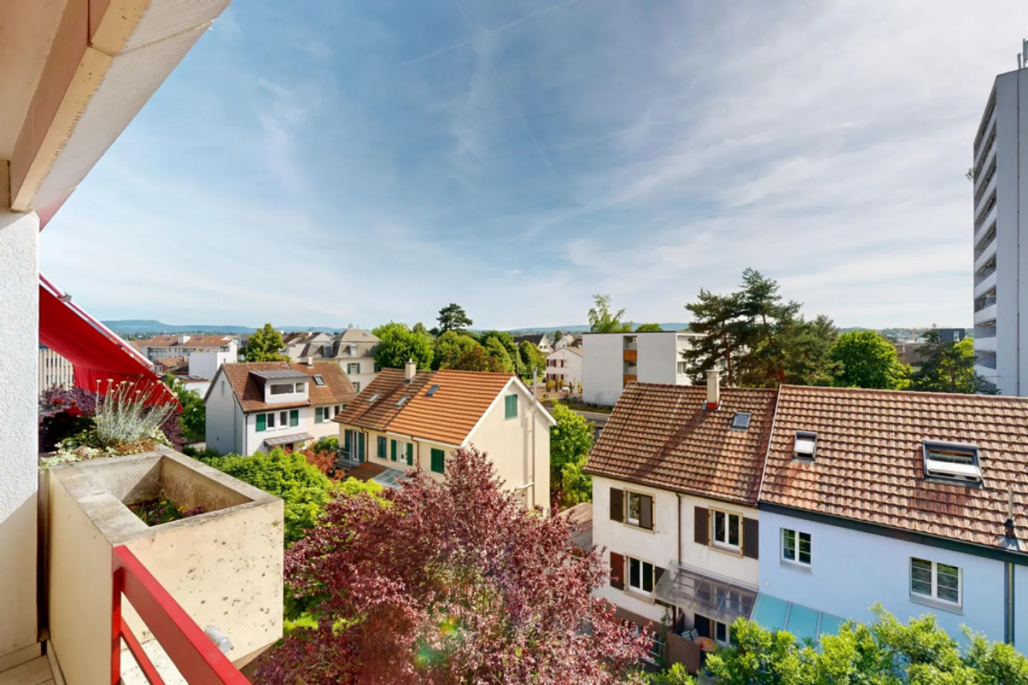 Charmant appartement sous les combles de 4,5 pièces à Allschwil - Photo 2 sur 12