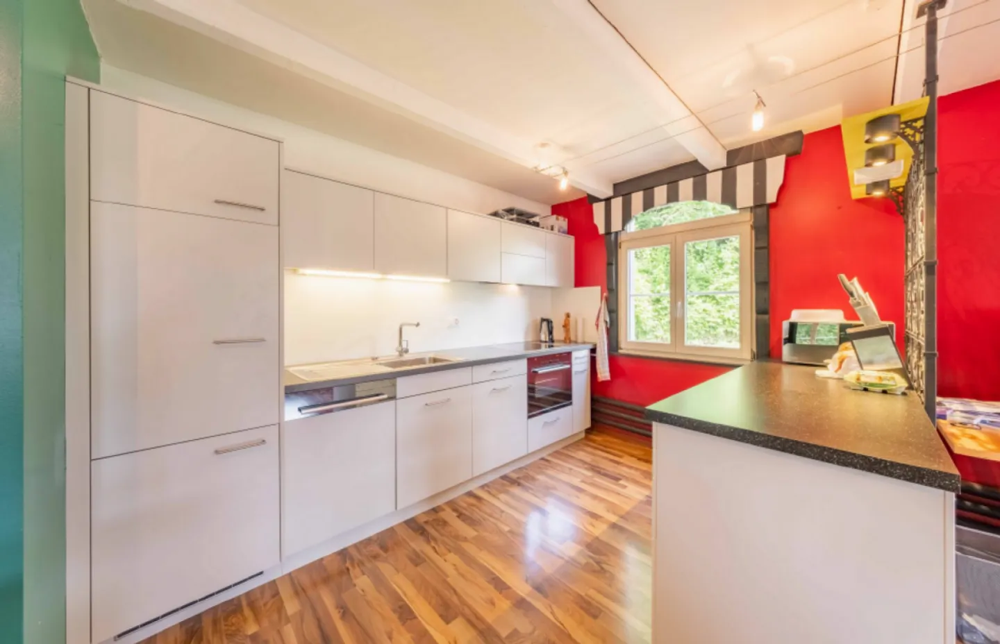 Casa trifamiliare con progetto di costruzione approvato per 3 appartamenti aggiuntivi - Foto 4 di 12