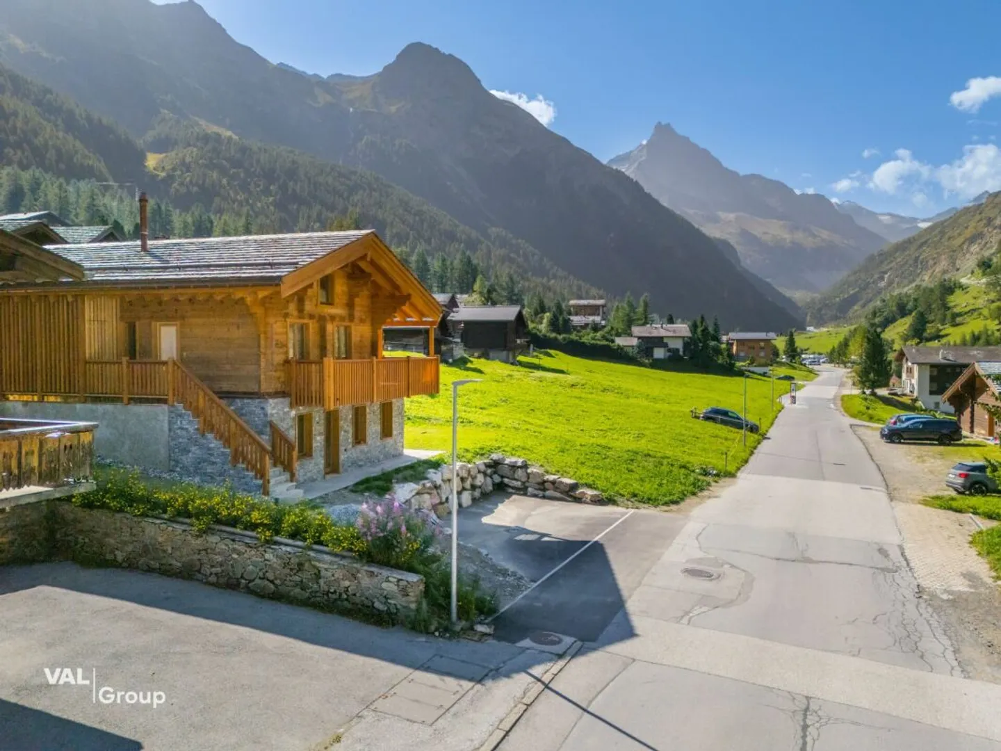 Chalet affascinante con eleganza alpina in un ambiente mozzafiato - Foto 1 di 12
