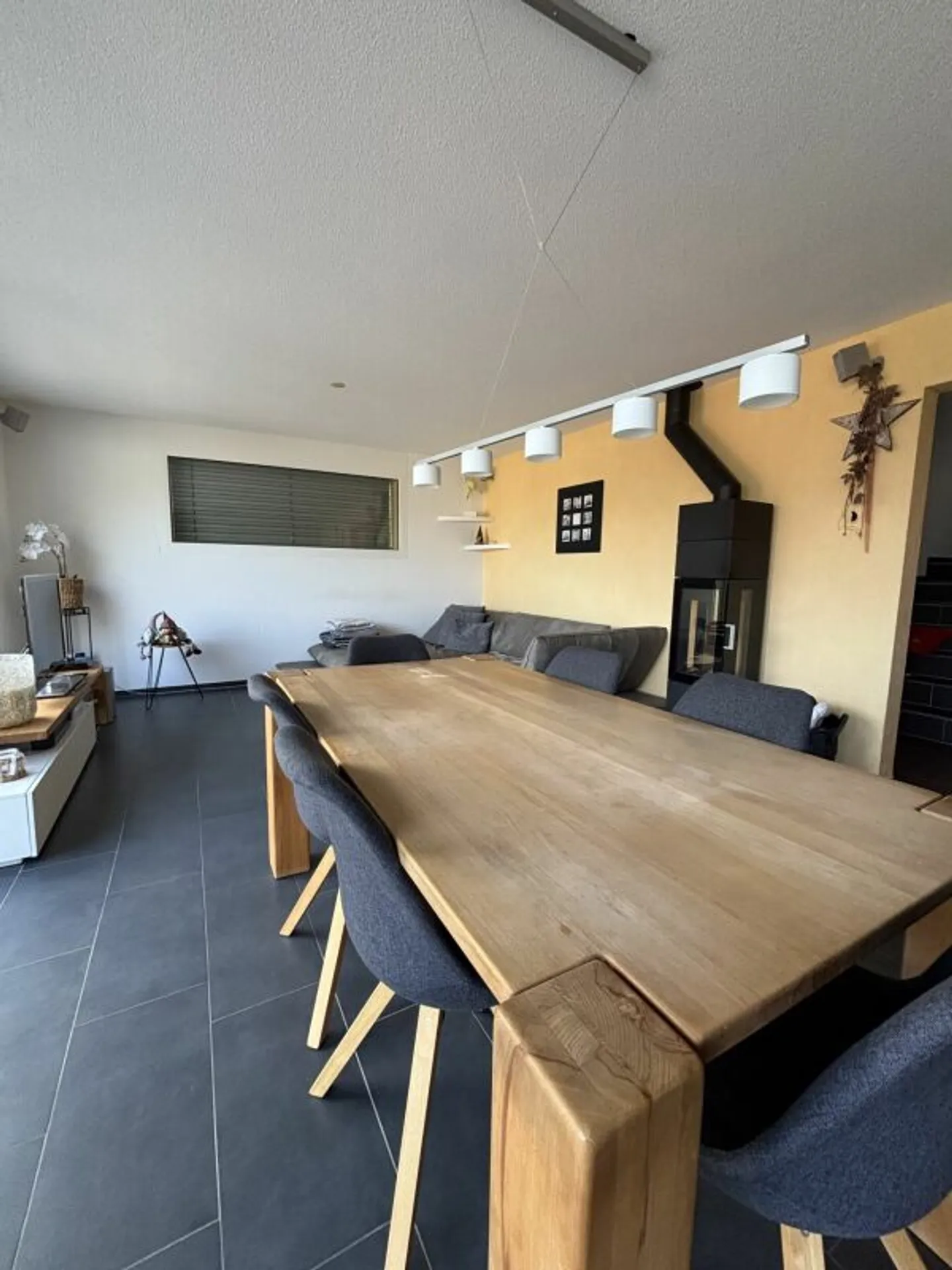 Attraktives 6.5 Zimmer-Doppeleinfamilienhaus mit Garten und Aussicht - Photo 5 of 13
