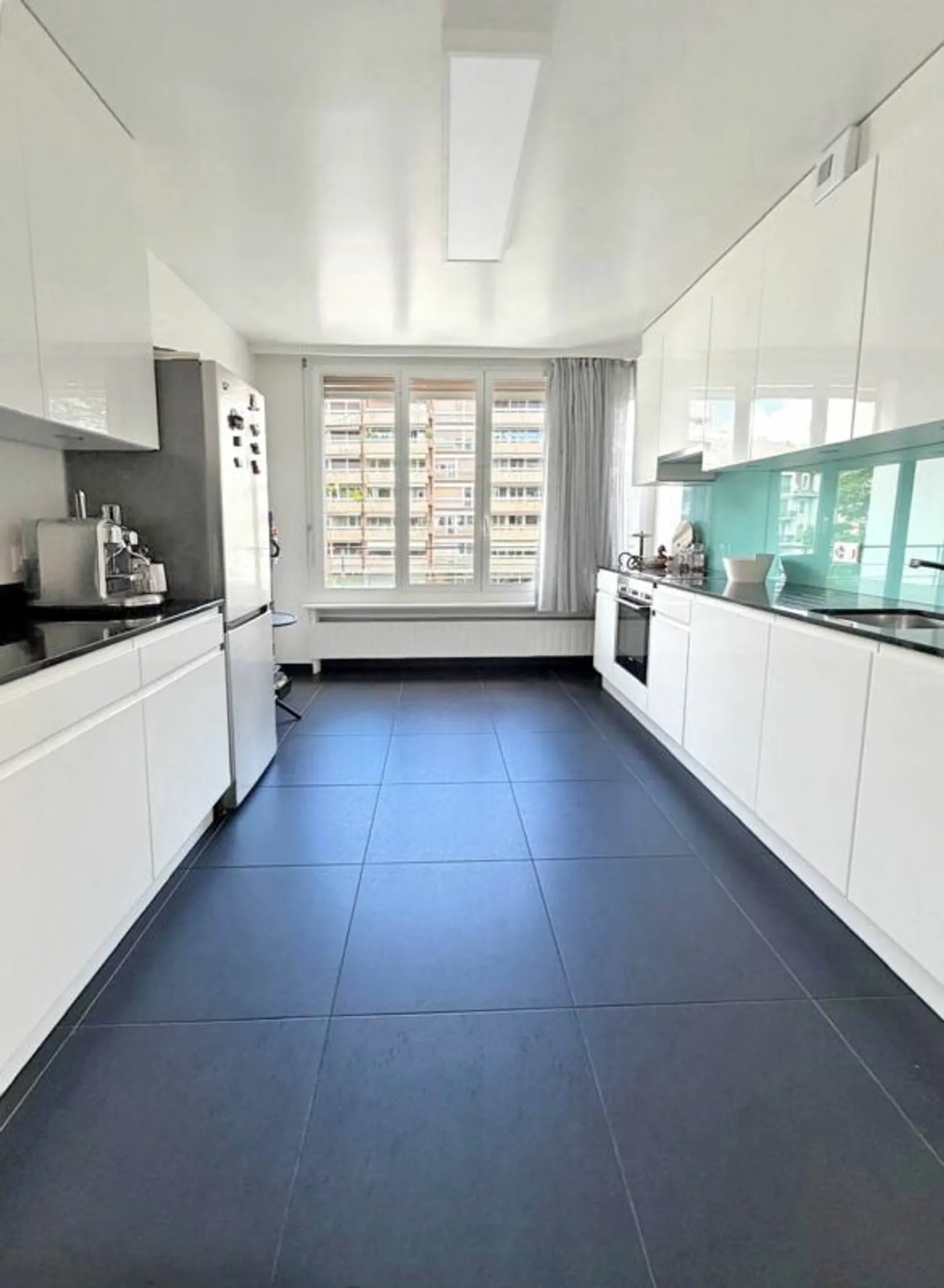 Beautiful spacious apartment with two balconies - Photo 10 of 13