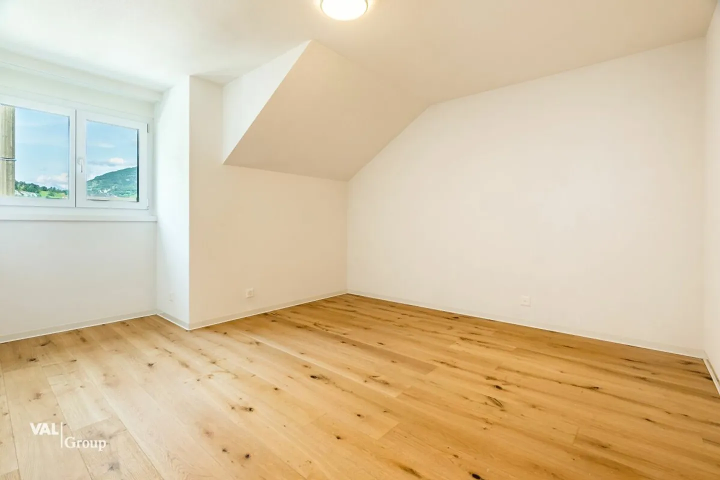 Exklusive 5.5-Zimmer-Attikawohnung mit grossem Balkon an bester Lage in Naters - Photo 6 of 13