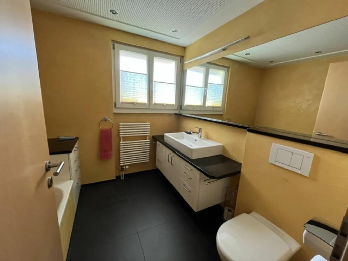 Casa unifamiliare ben tenuta con ampio spazio esterno - Foto 9 di 13