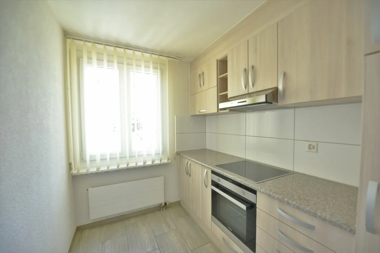 Geräumige 4,5-Zimmer-Wohnung in ruhiger Lage mit Balkon, Parkplatz und guter Erreichbarkeit - Foto 7 von 12