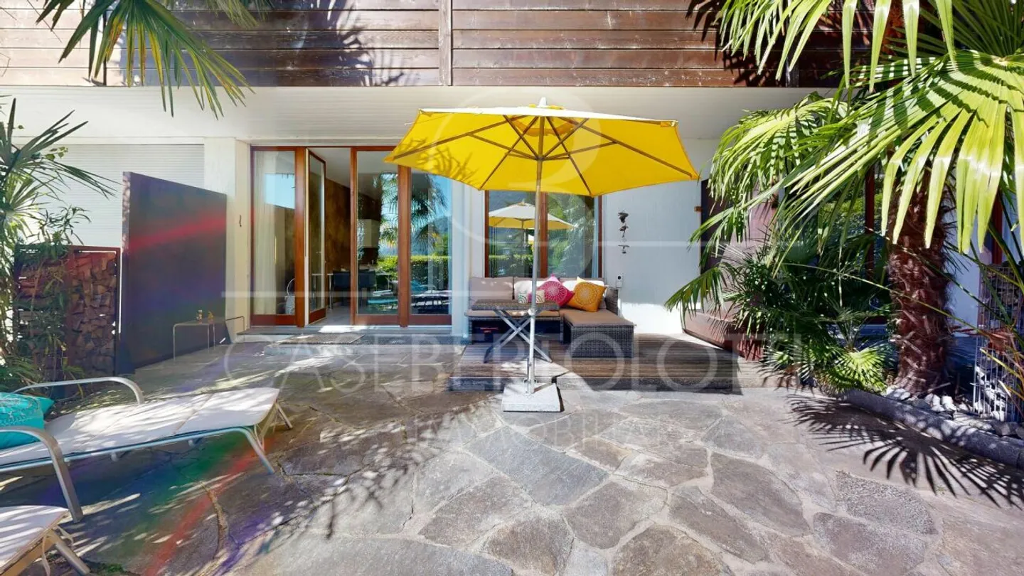 Charming Apartment with Lake View - Photo 6 of 13