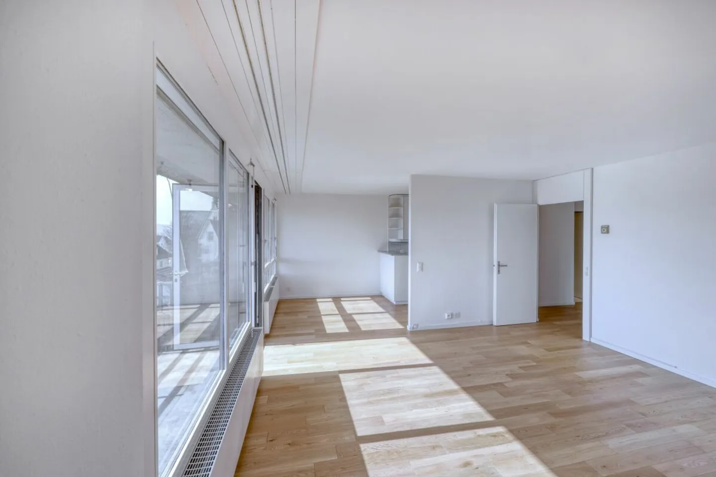 Bright 4.5-room apartment in a quiet sunny location in Höngg - Photo 4 of 13