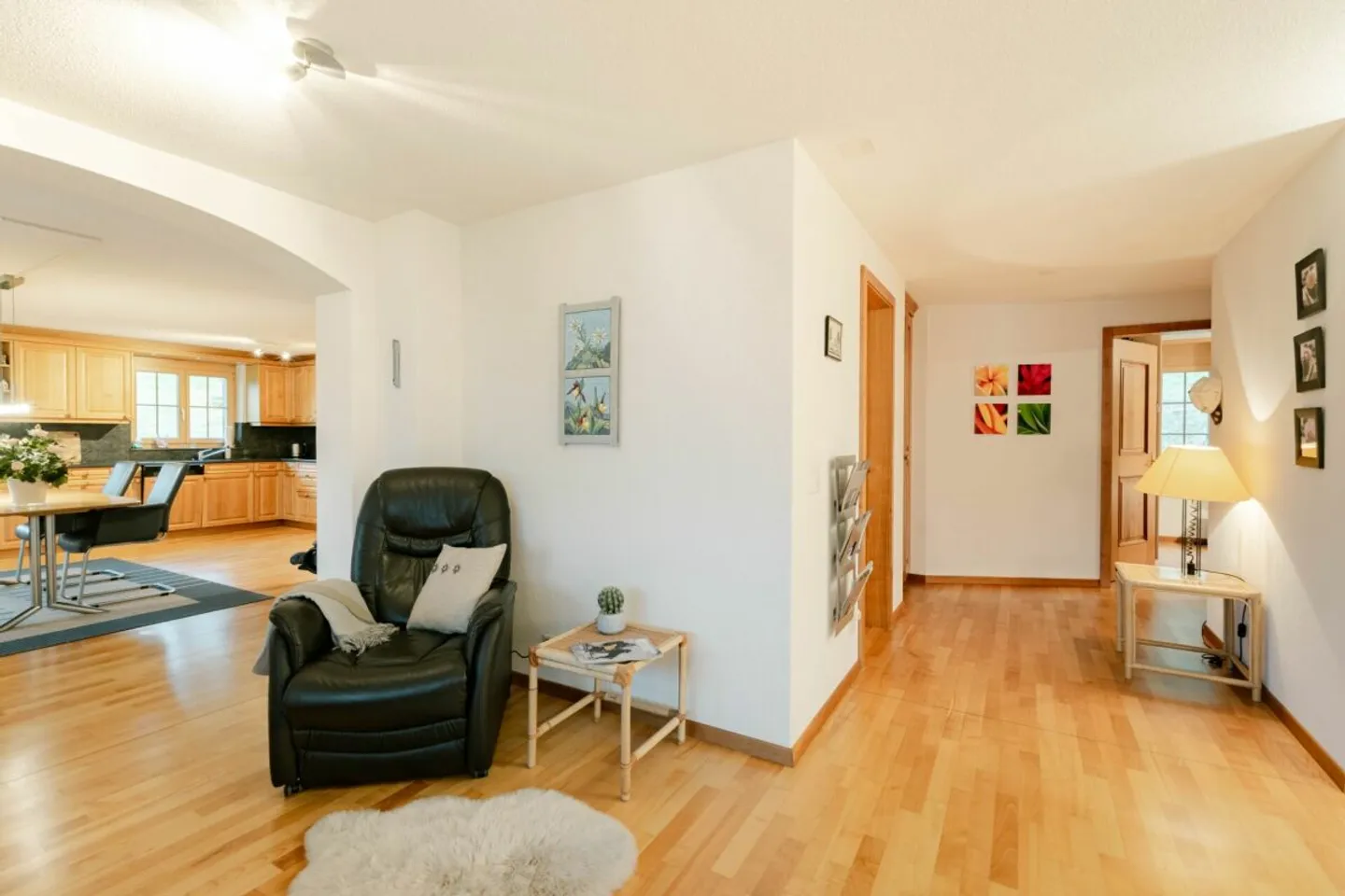 Spacious 4.5-room apartment in Chalet Gemel with mountain view - Photo 10 of 13