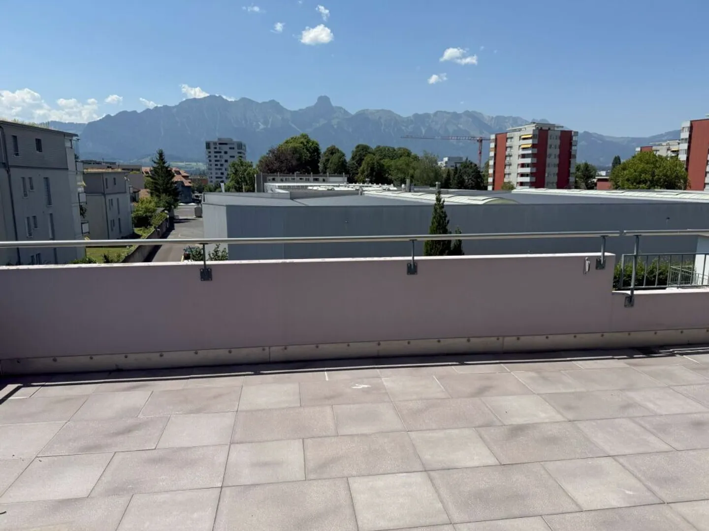 Sunny, scenic and close to the center of the city of Thun - Photo 6 of 13