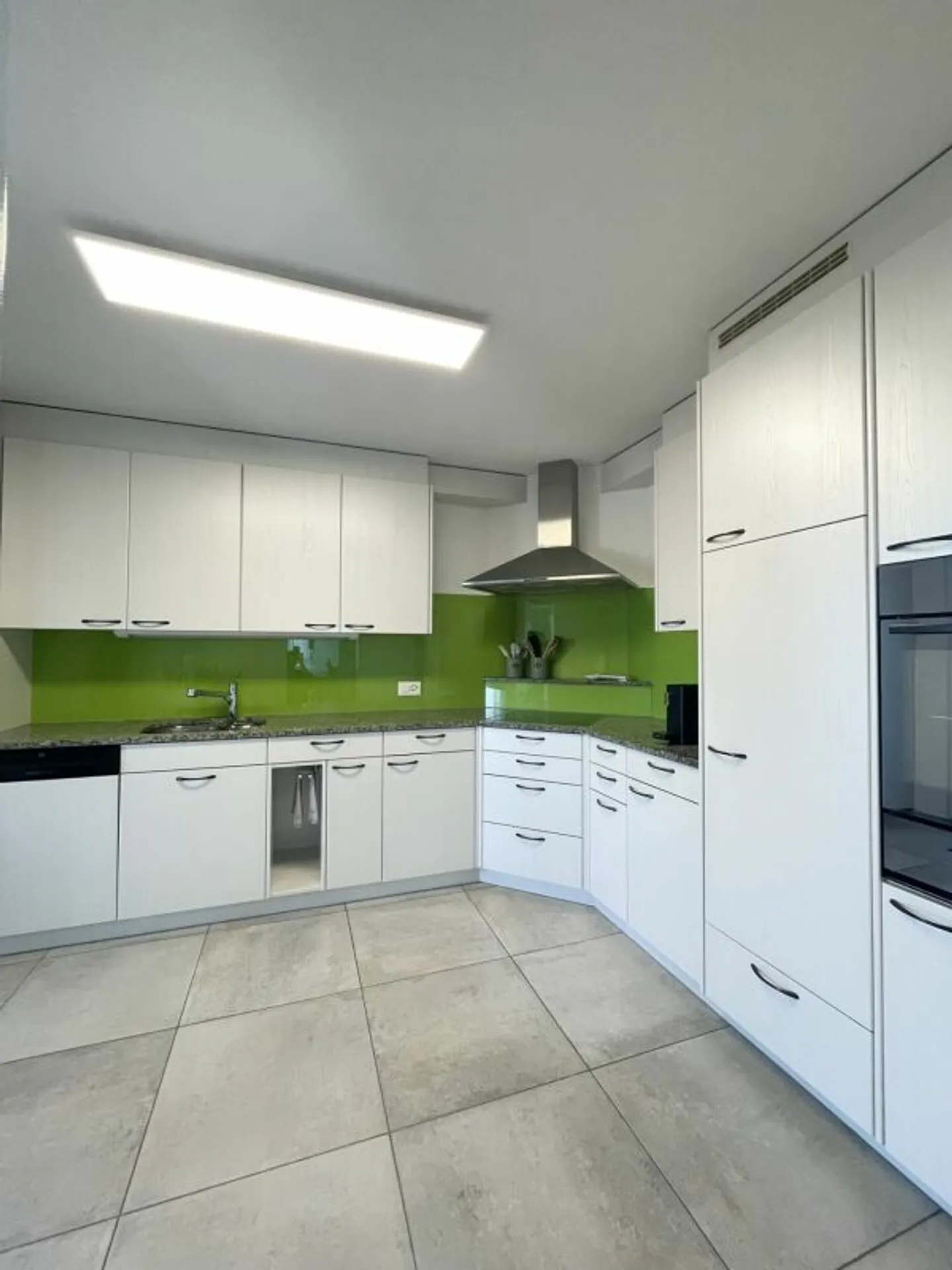 Vivre avec une vue - Appartement terrasse ensoleillé de 4,5 pièces dans un emplacement central à Würenlingen - Photo 4 sur 9