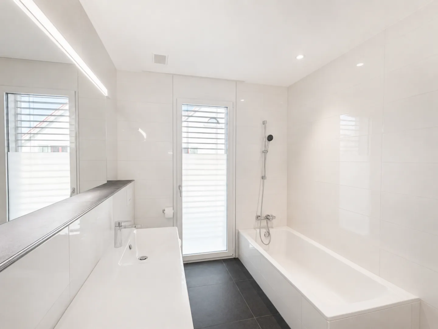 Appartamento esclusivo di 3,5 stanze con grande balcone in affitto - Foto 5 di 7