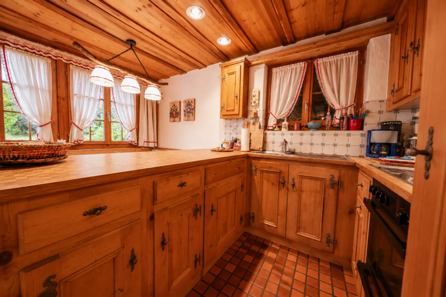 Chalet mit 3 Wohneinheiten, Schwimmbad und Garagen Höhenstrasse 14 - Photo 7 sur 12