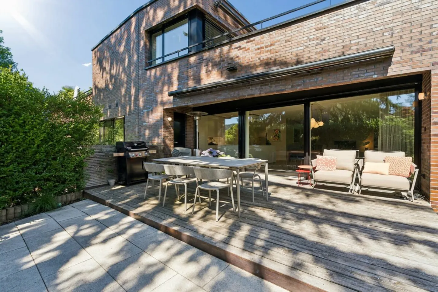 Exclusive 6.5 room garden apartment with high end finishes and private sauna - Photo 7 of 13