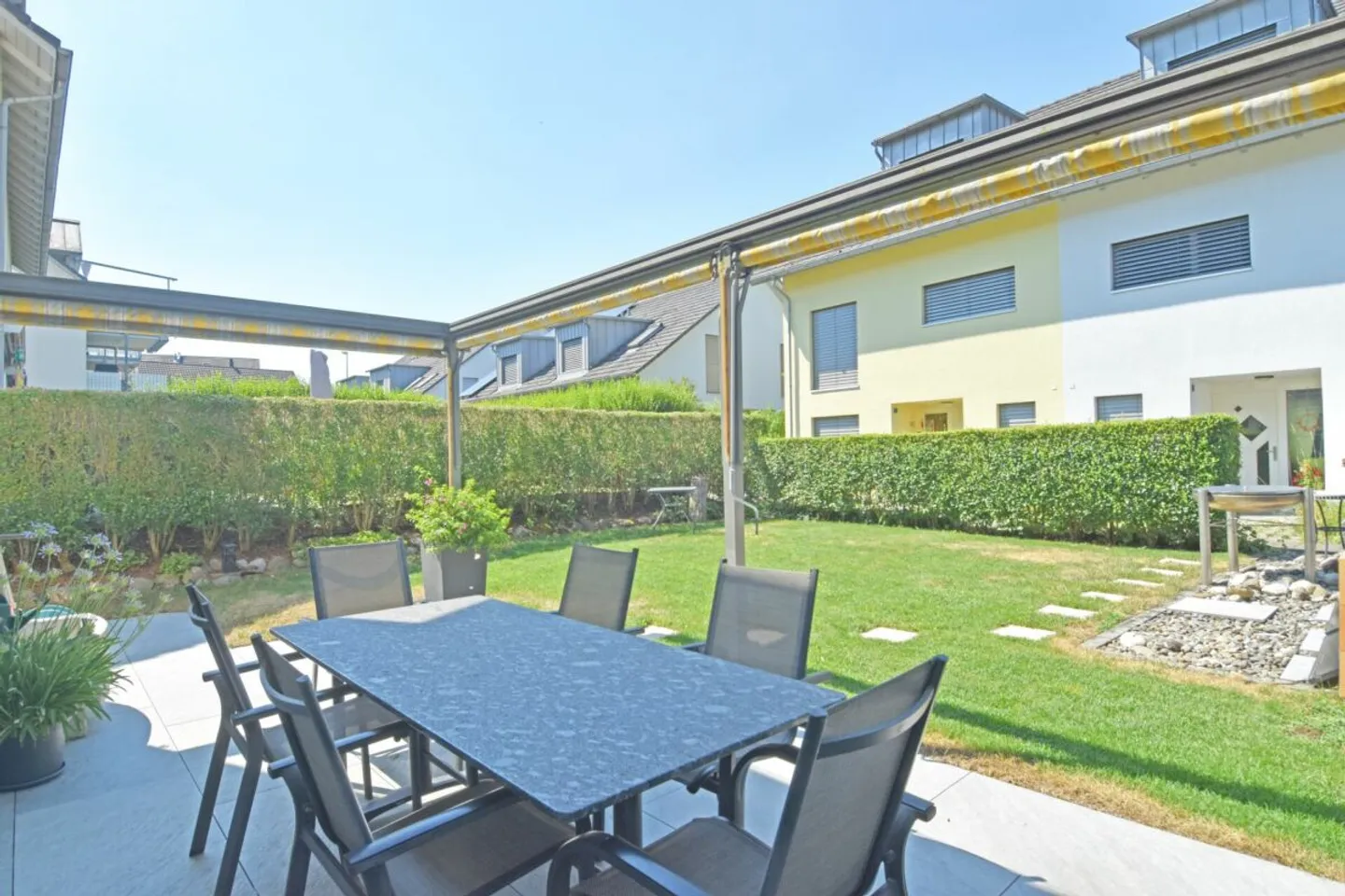 Vivere spazioso in un quartiere tranquillo - Foto 6 di 13
