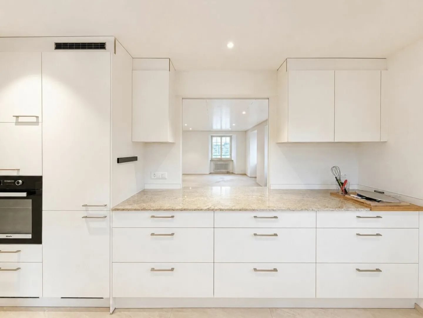 Spacious 5.5-room maisonette with 177 m² and two balconies - Photo 3 of 13