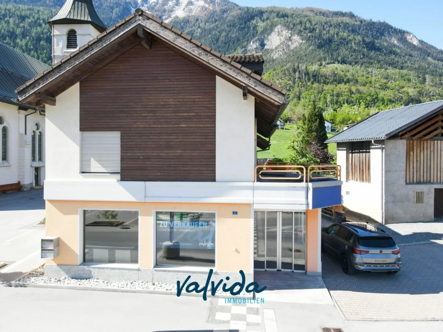 Residential & Commercial Building in Agarn with 5.5-Room Apartment, Retail Space & 1,100 m² Plot - Photo 13 of 13