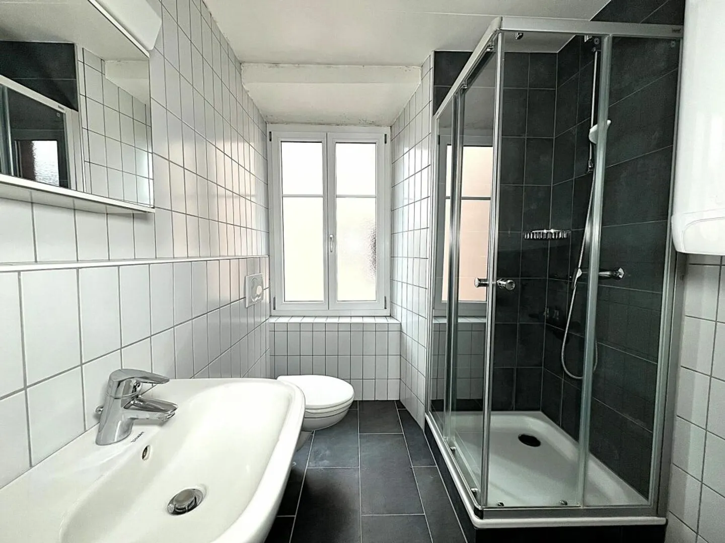Spacious 3.5-room apartment for rent in Locle - Photo 1 of 6