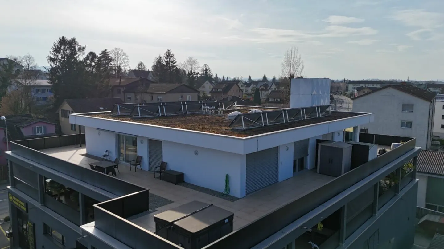 Sunny penthouse apartment with roof terrace and panoramic view in Arbon - Photo 4 of 9
