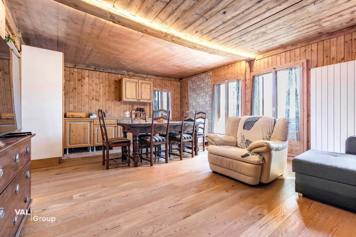 Sunny Apartment with Balcony and View of the Alps - Photo 2 of 12