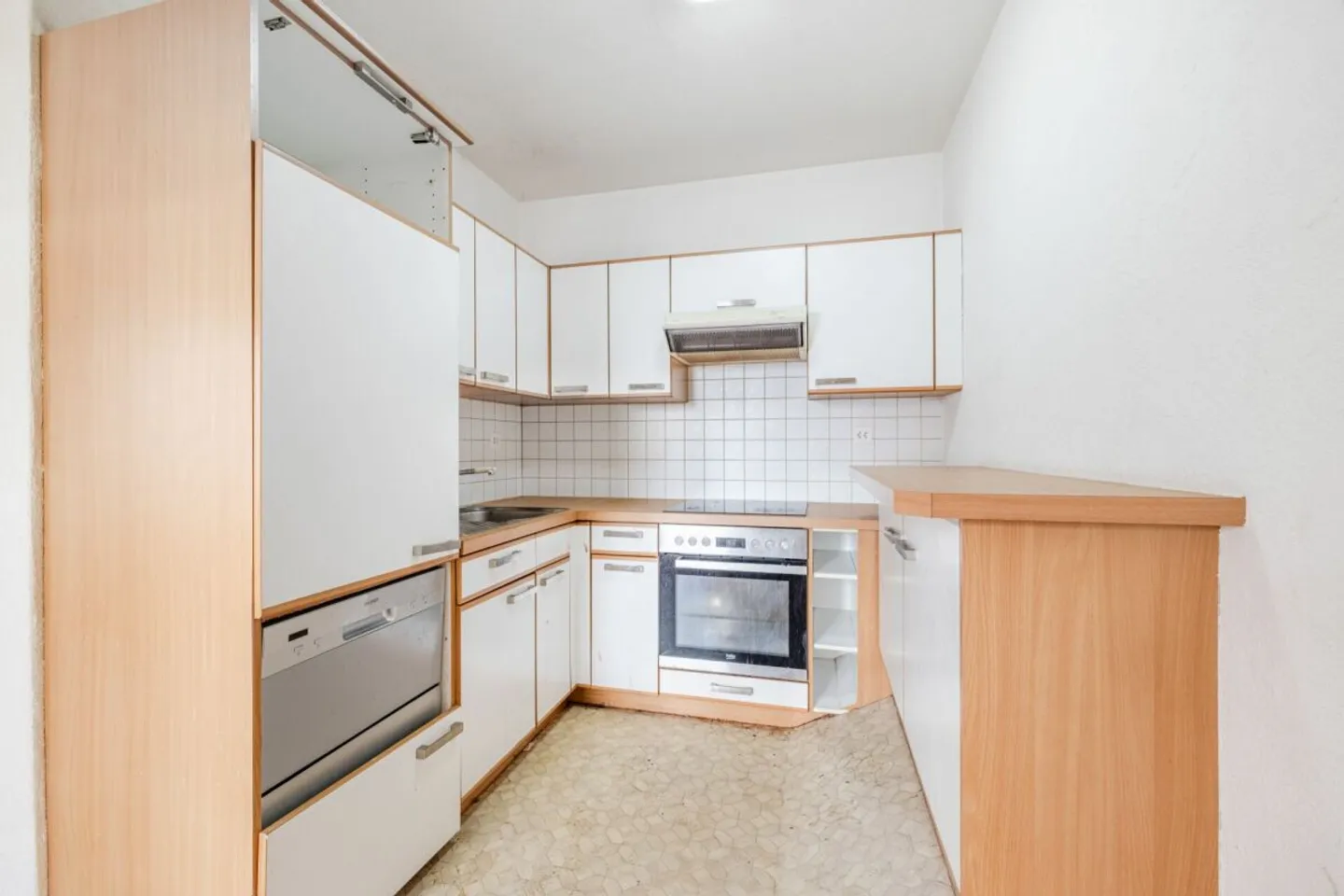 Charming 1.5-room apartment in need of renovation for rent or personal use - Photo 3 of 8