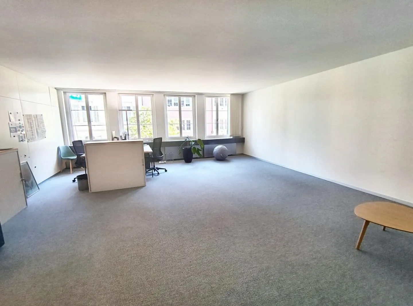Heller Büroraum zur Untermiete - Foto 2 von 3