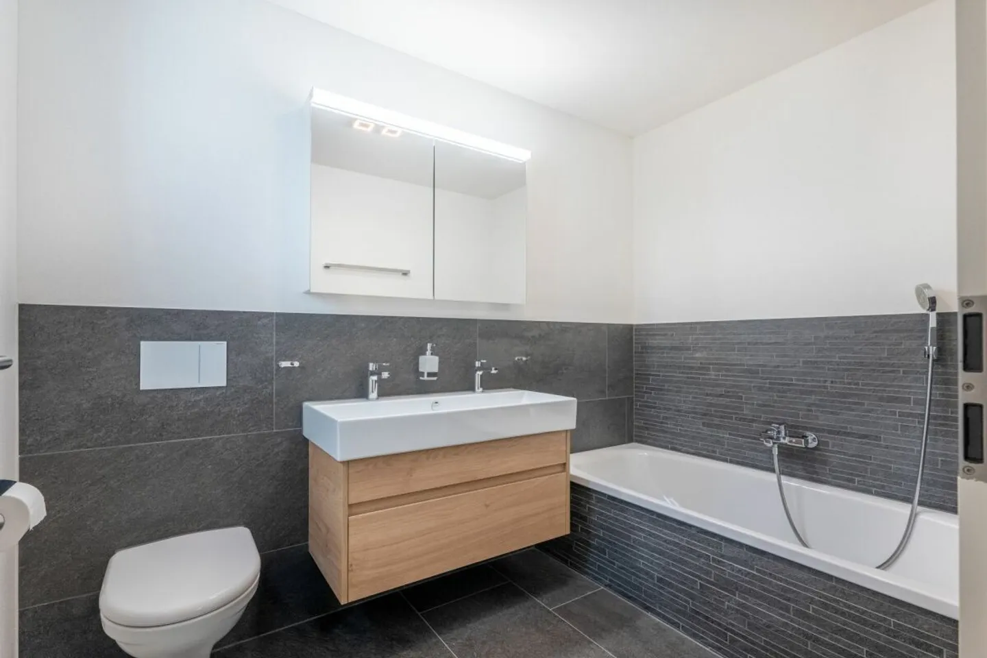 Dream garden apartment with unobstructed views - Photo 5 of 12