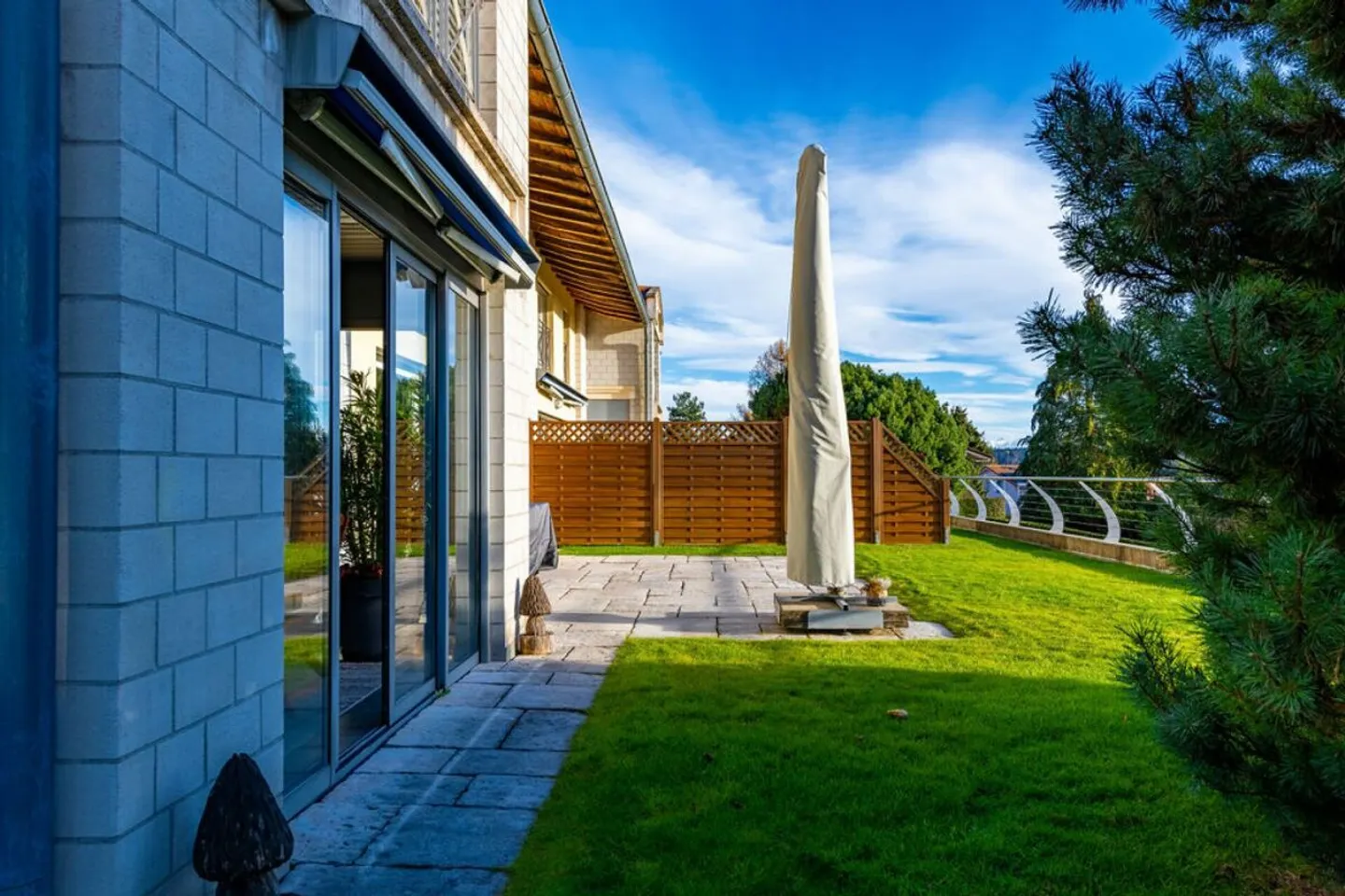 Magnifique Villa avec Vue sur le Lac - Photo 2 sur 11