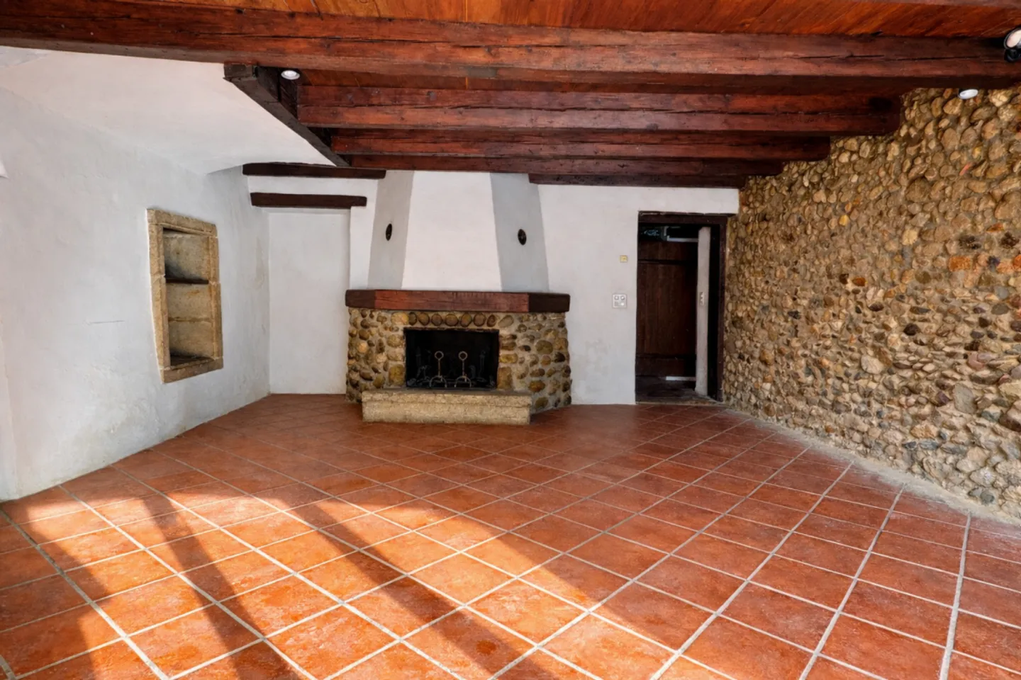 Casa di villaggio da ristrutturare - Grande potenziale - Foto 3 di 13