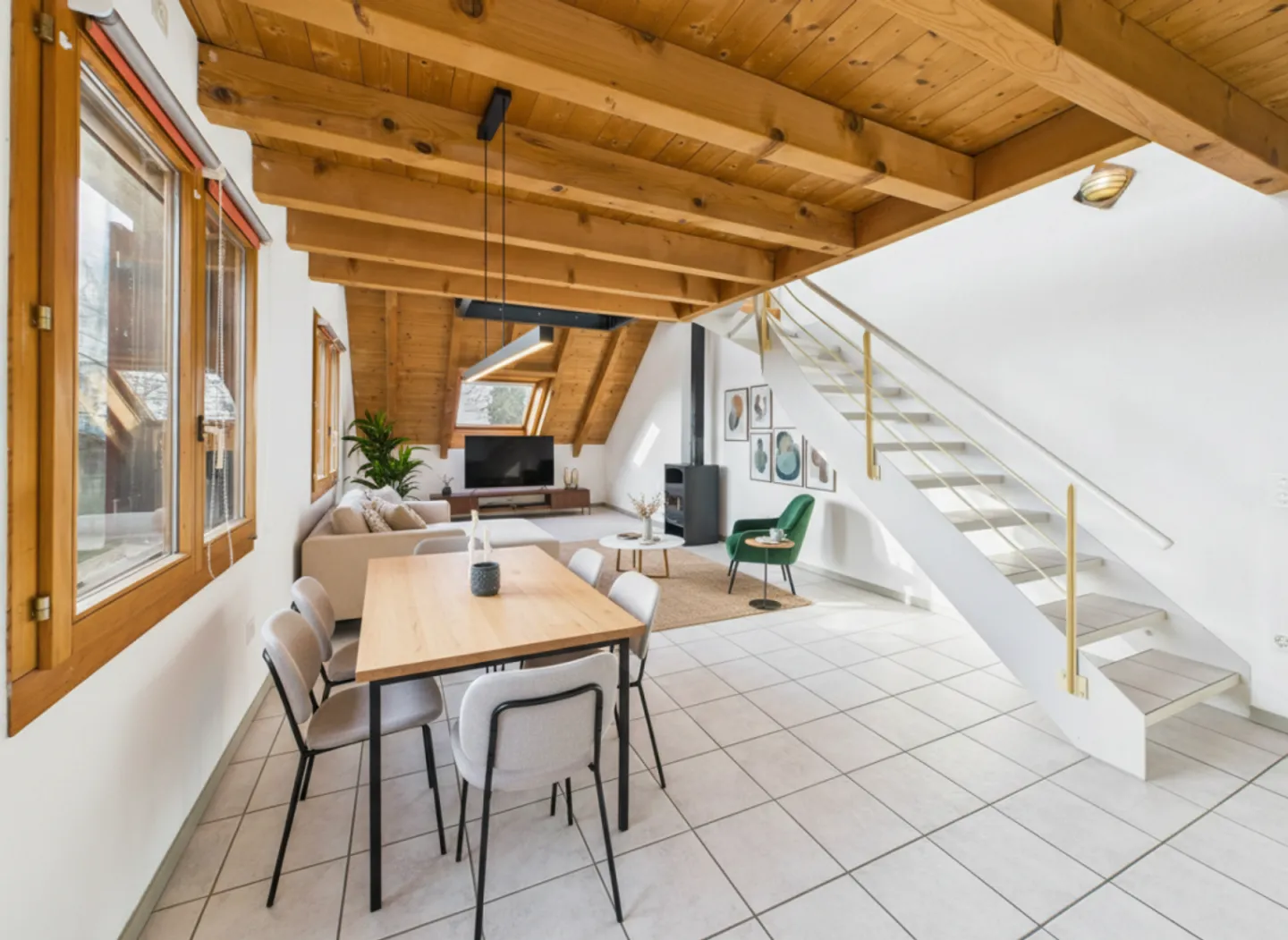 Charmante maisonette de 2,5 pièces dans un environnement calme et verdoyant - Photo 1 sur 7