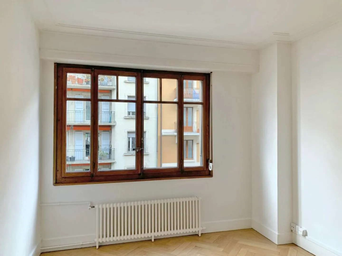 Appartamento con balcone al 2° piano - Foto 5 di 13