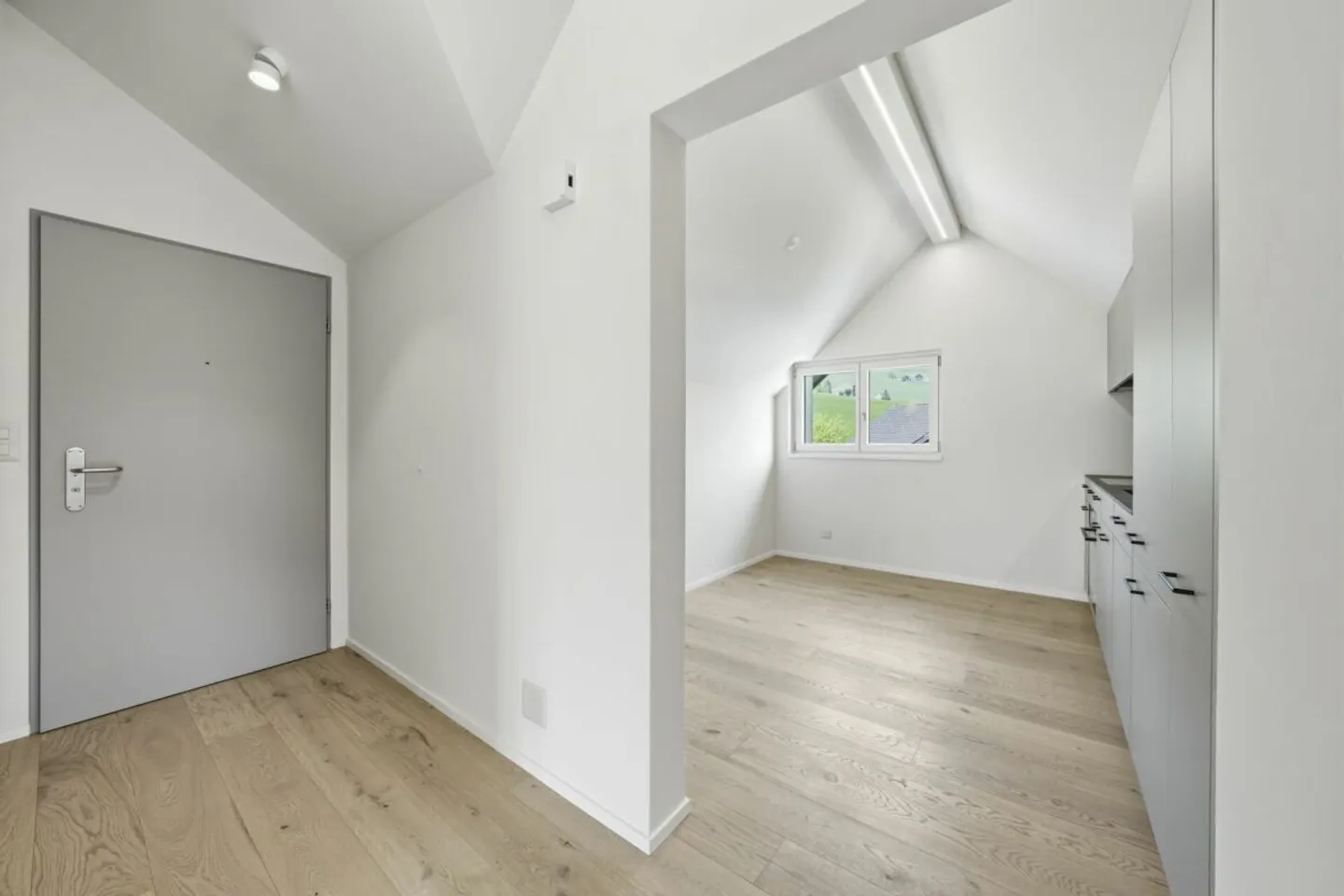 Charming fully renovated penthouse apartment with balcony and panoramic view in idyllic Urnäsch - Photo 8 of 13