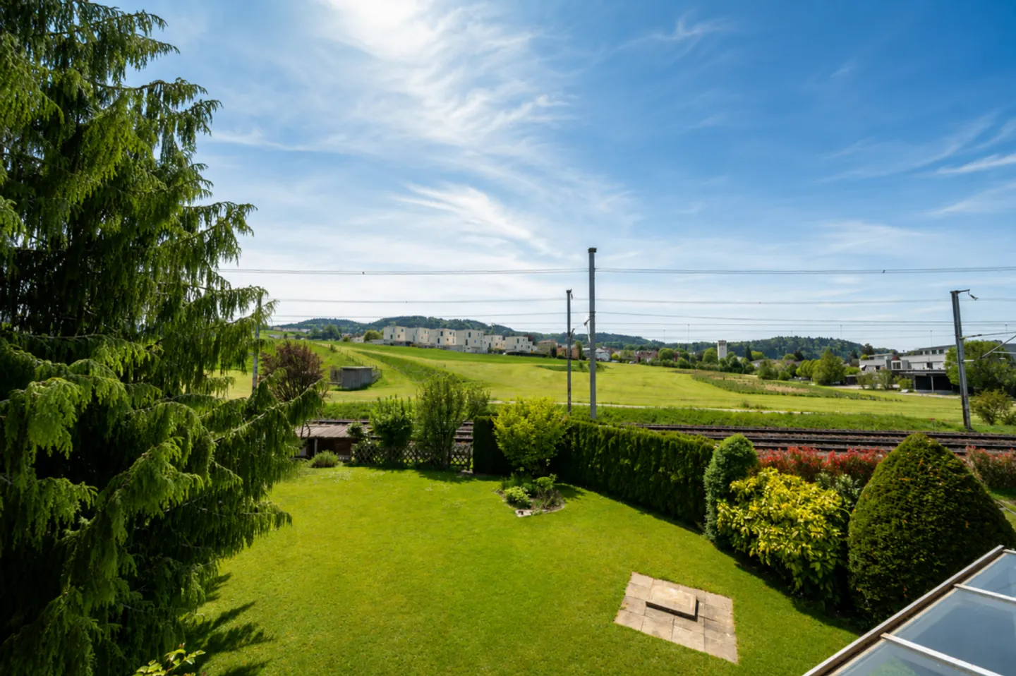 Charmante maison individuelle de 7 pièces avec jardin, terrasse et potentiel de logement indépendant à Uzwil - Photo 6 sur 13