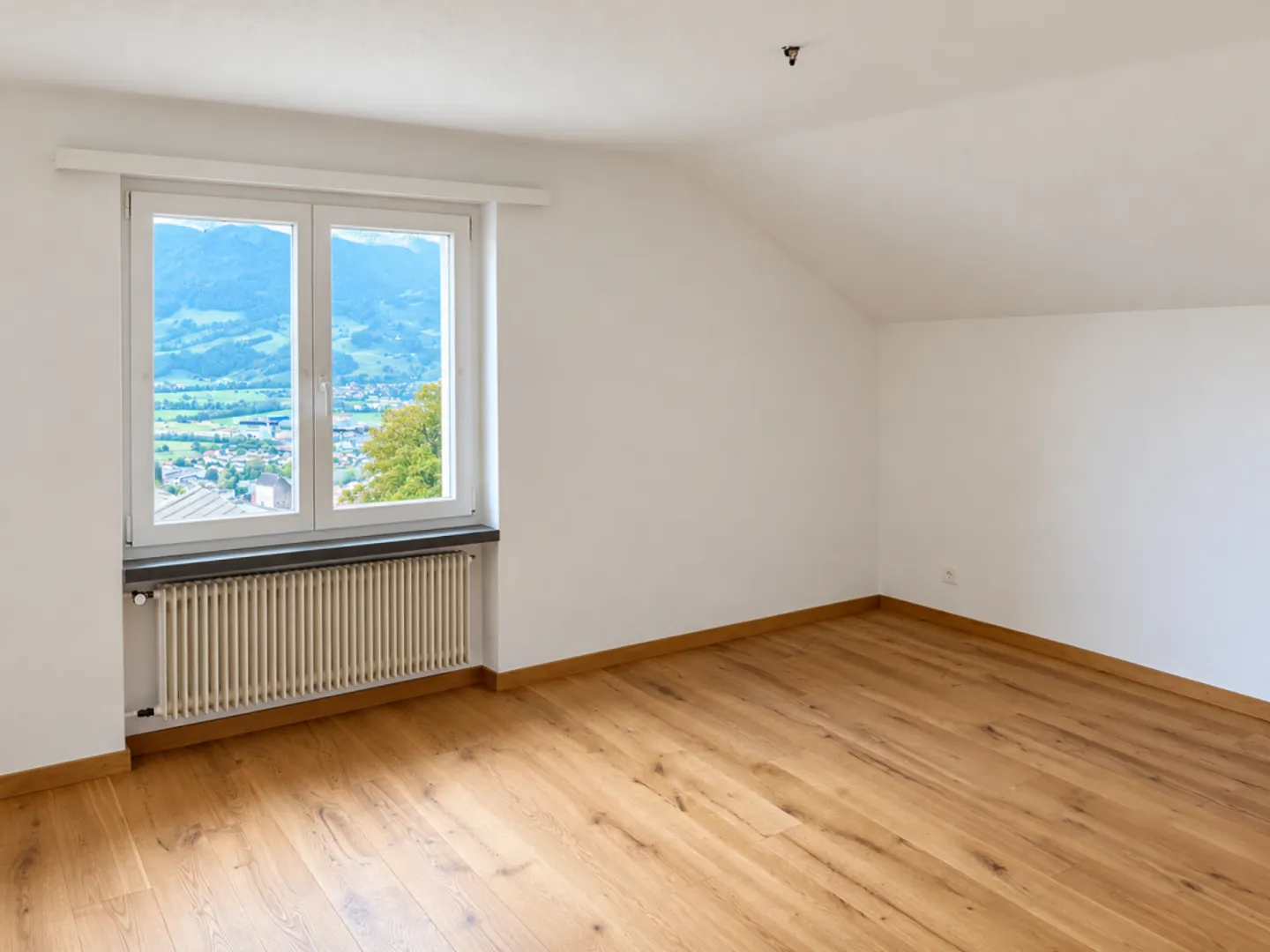 6½-Room Single-Family House in the Green with Beautiful View - Photo 8 of 13