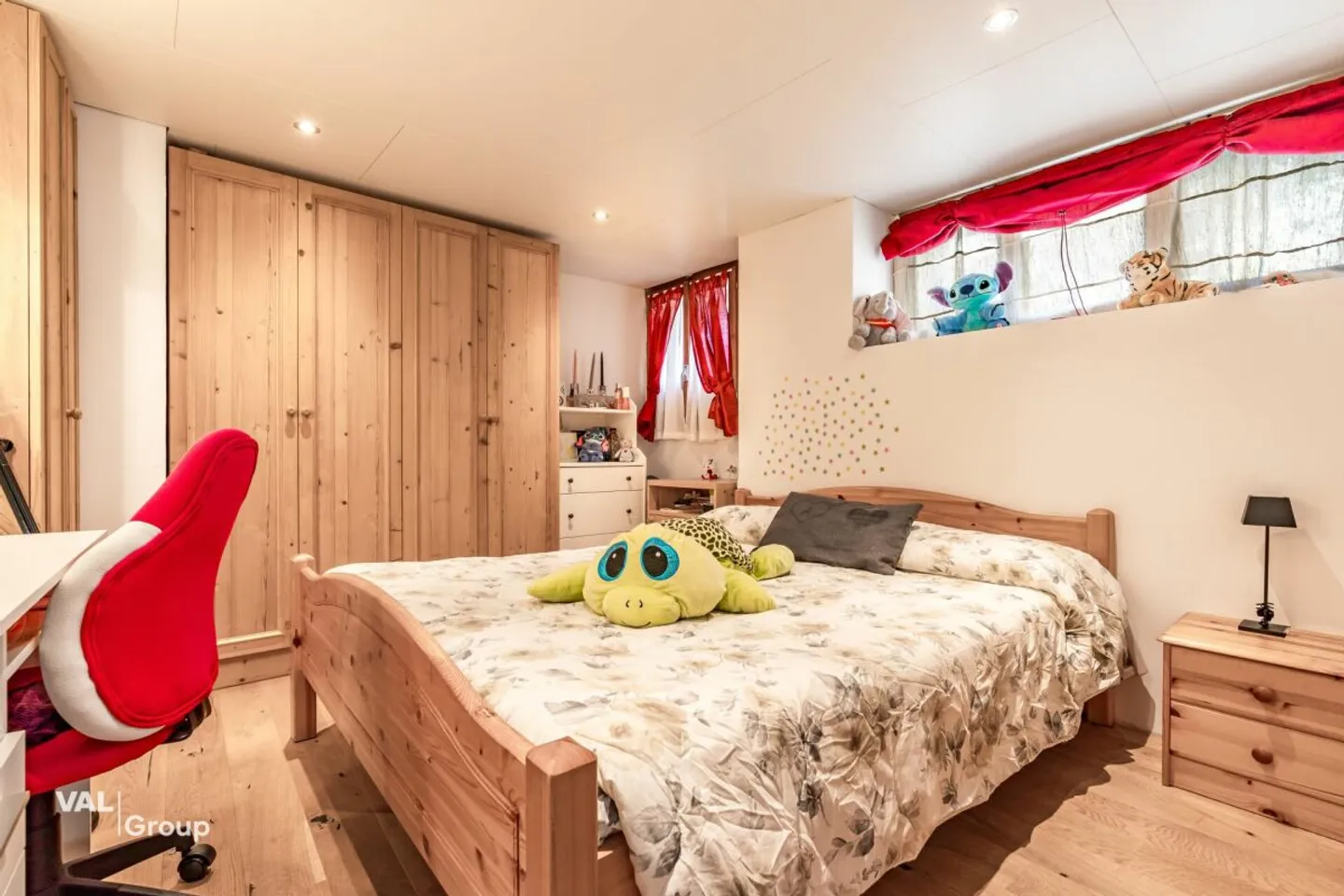 Sunny Apartment with Balcony and View of the Alps - Photo 4 of 12