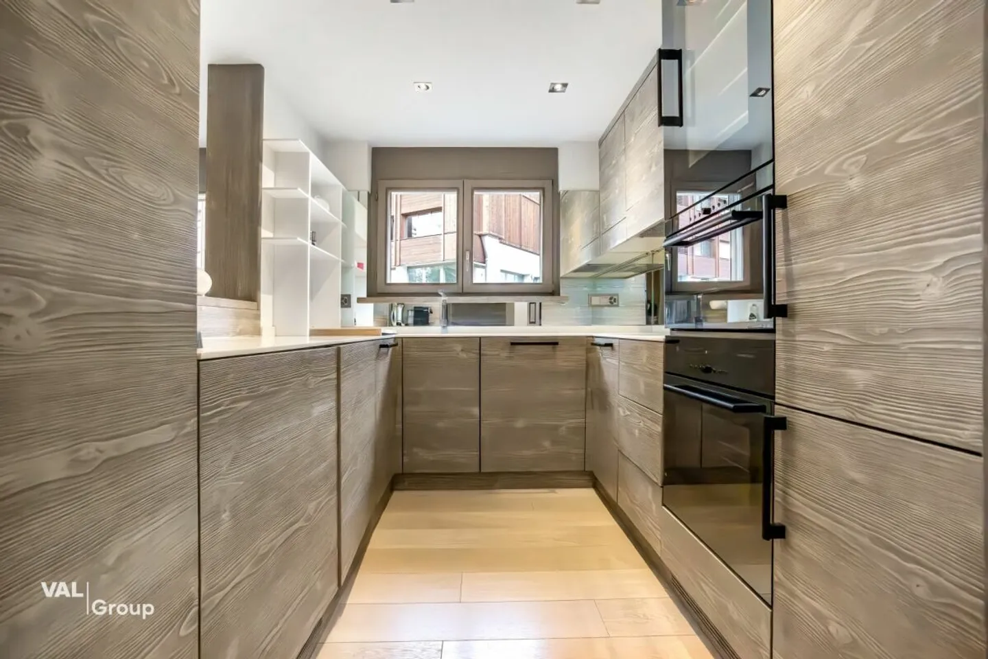 Appartement de luxe avec terrasse - Photo 4 sur 13